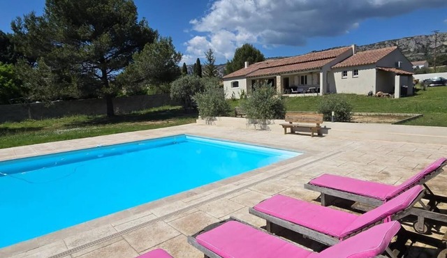 Provencal Escape in the Luberon - Villa with Swimming Pool and Mediterranean Garden