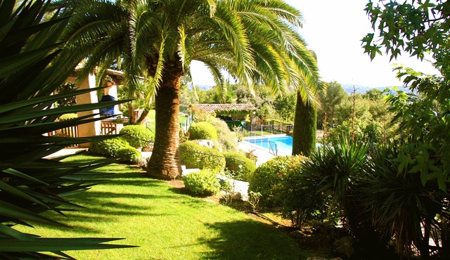 Provencal family home overlooking a superb garden, heated swimming pool