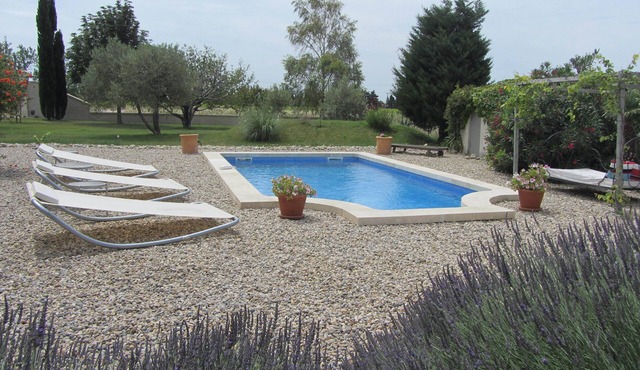 Provencal farmhouse in an exceptional setting with heated pool