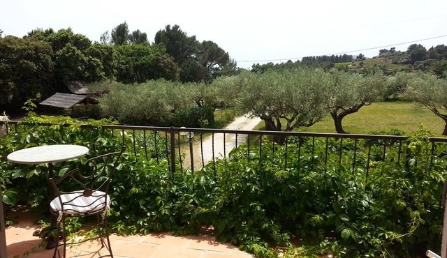 Provencal farmhouse, calm, swimming pool, 5 bedrooms each with shower and wc in Puget-Ville
