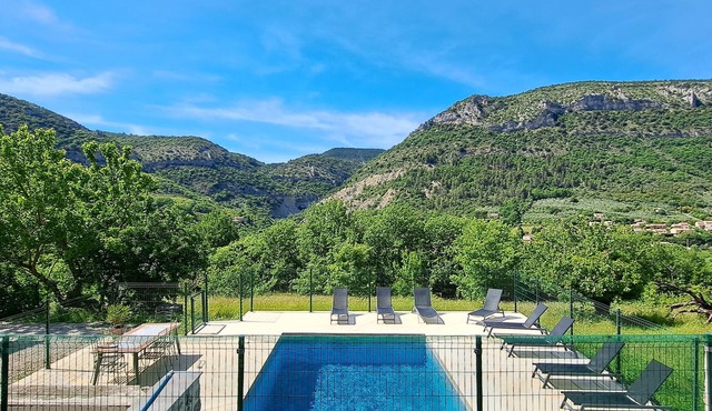Provencal farmhouse/Heated pool*/14 people