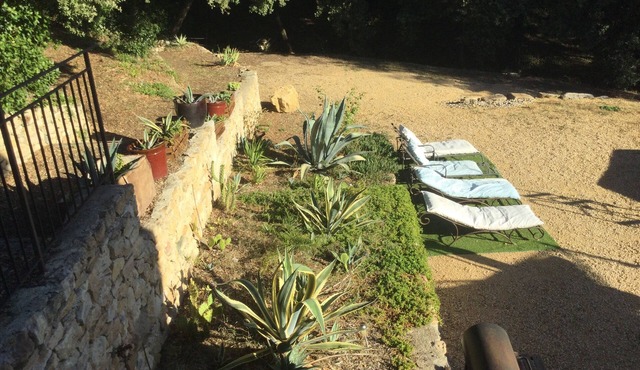 Provencal farmhouse in an estate with an exceptional view