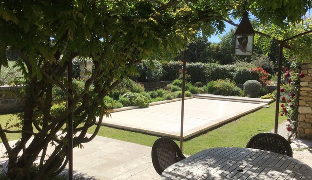 Provencal farmhouse in the countryside (old renovated farm)