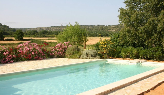 Provencal farmhouse renovated with air-conditioned rooms and superb view not overlooked