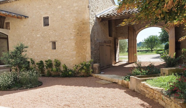 Provencal farmhouse renovated in 2019, authenticity, charm, air conditioning, SPA-Pool-Village