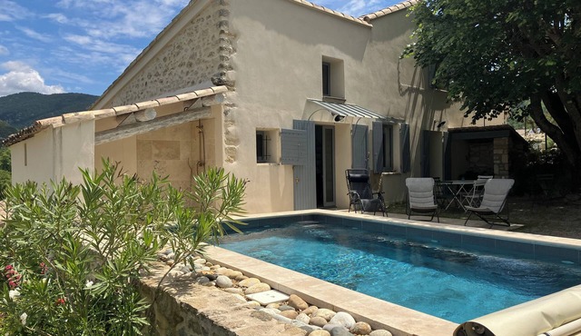 Provencal farmhouse with pool at the foot of Mont-Ventoux