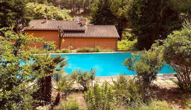 Provencal farmhouse with large swimming pool and garden 20 mins from Cannes