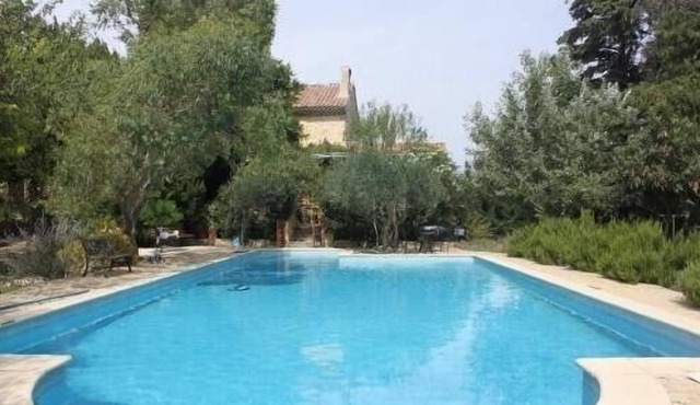 Provencal farmhouse with swimming pool, quality services Promotion festival Avignon
