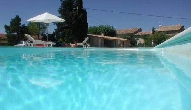 Provencal farmhouse with pool