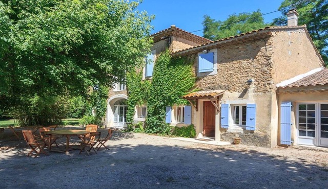 Provencal farmhouse with pool and landscaped garden, Orange nearby.