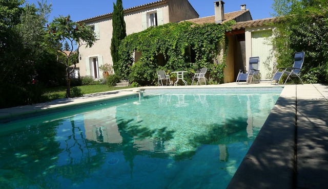 Provencal style house, near the city center with air conditioning