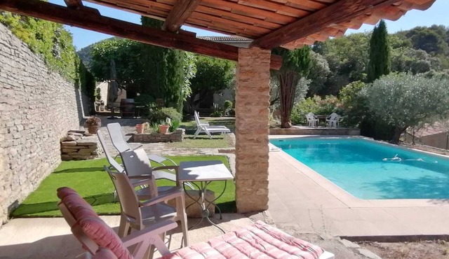 PROVENCALE HOUSE with swimming pool facing MONT VENTOUX