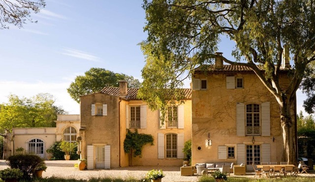 Provencal country house, swimming pool, tennis court, air conditioning