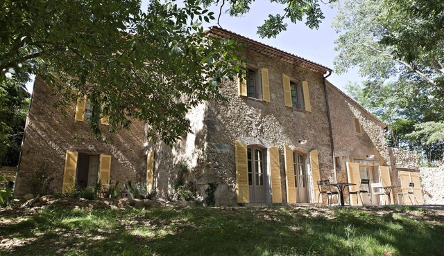 Provencal mill with private pool for 15 people