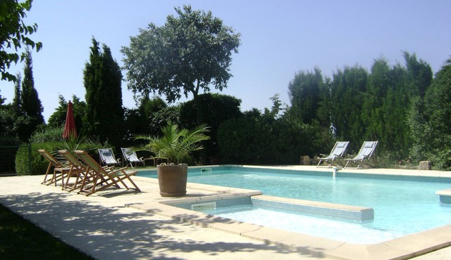 PROVENCAL HOUSE WITH POOL 6/8 PEOPLE IDEAL VACATION FRIENDS /FAMILY
