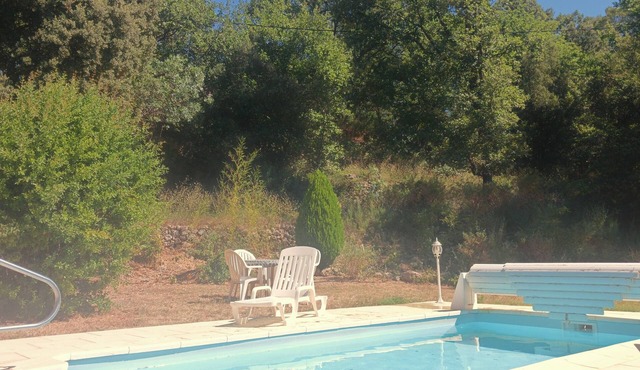 Provencal getaway: Swimming pools and vineyards