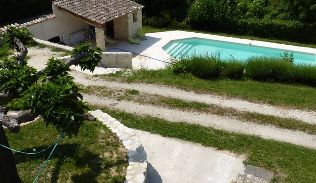 Provencal house at the foot of the village. Ideal for families. Pets allowed
