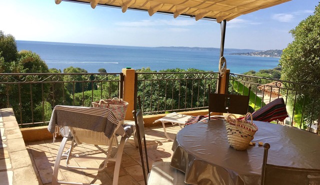 Provencal house with swimming pool, beach 400 m away, in the Gulf of St Tropez