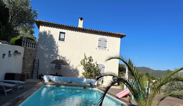 PROVENCAL HOUSE WITH LARGE TERRACE AND POOL