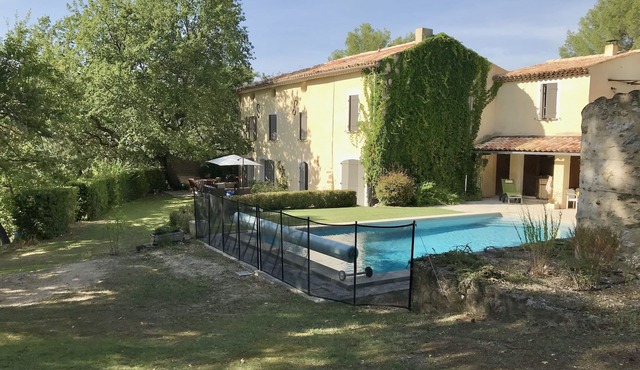 Provencal house with large garden and swimming pool.
