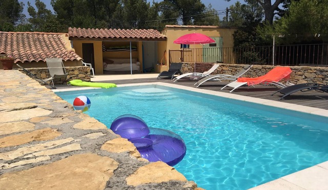 Provencal house with lots of charm and private pool on a 1,5 acres lot