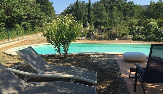 Provencal house with swimming pool in the heart of the Luberon