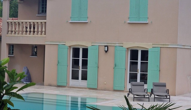 Provencal house with swimming pool in magnificent wooded park in the heart of Périgord