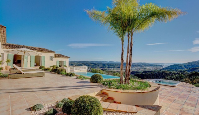 Provencal Luxury Villa with pool and panoramic view