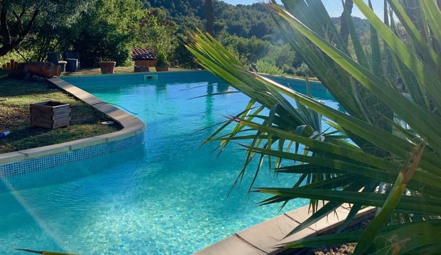 Provencal manor house & large pool,15 min from Aix-en-Provence, 20 min from sea