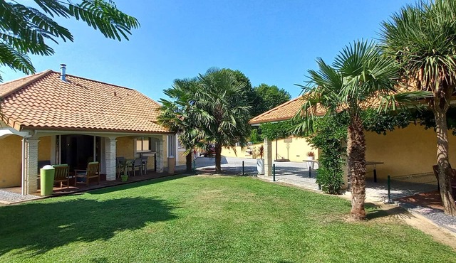 Provencal style holiday home with heated pool and pétanque area.