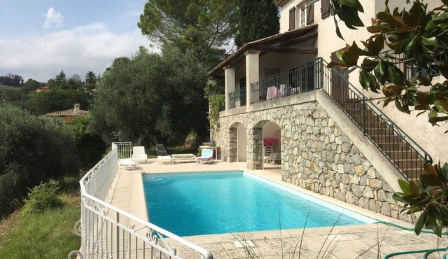 Provencal Villa With Large Garden And Private Pool