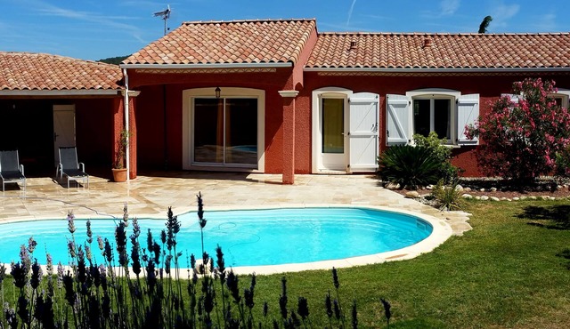 Provencal villa with private pool at the heart of Des Corbieres vineyard