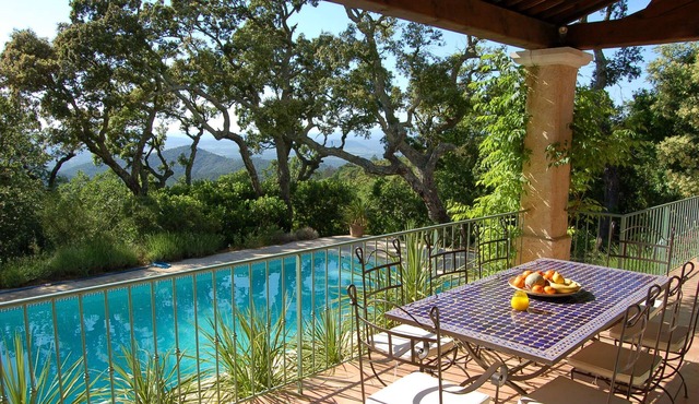 Provençal Villa with Spectacular Views and Private Pool, Sleeps 6 - 10