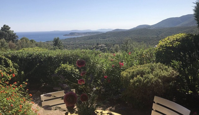 Provençal villa with stunning view, close to beach, free Wifi