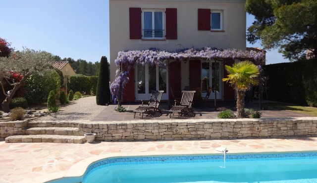 Provencal villa, heated pool, on Pont-Royal Golf Course
