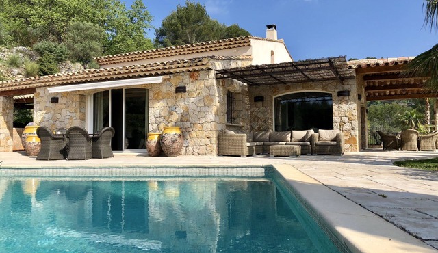 Provencal villa in unique natural and calm setting with beautiful views