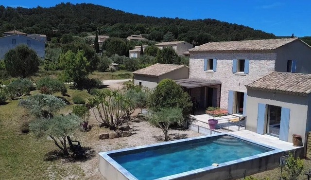 Provencal villa "Les Oliviers", private pool & enclosed grounds.