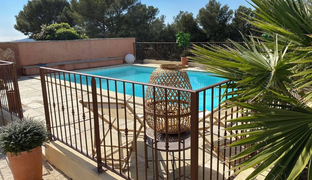 Provencal villa near the beach for 10/12 people