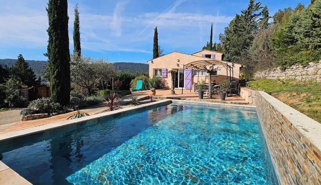 Provencal villa sleeps 8, magnificent unobstructed view with heated pool