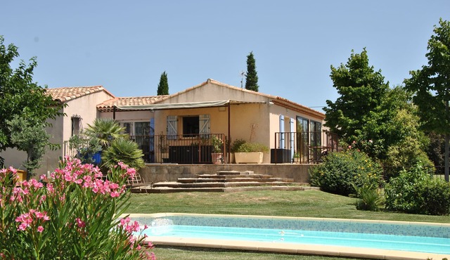 Provencal villa with pool at the foot of the holy victory