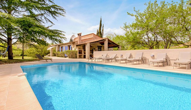 Provencal Villa with large heated pool and Outdoor Kitchen
