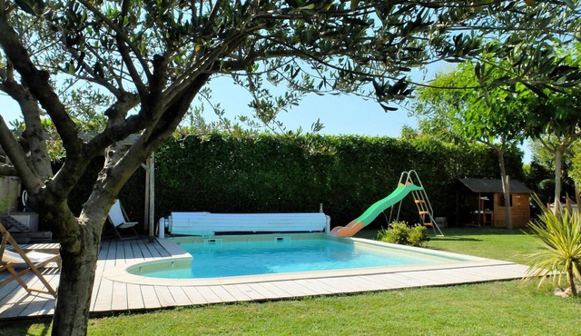 Provencal villa with pool between Avignon and St Remy de Provence