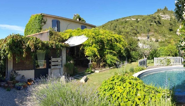 Provencal villa with pool and lovely view!