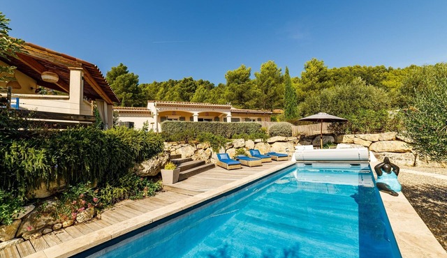 Provencal villa with pool and panoramic view