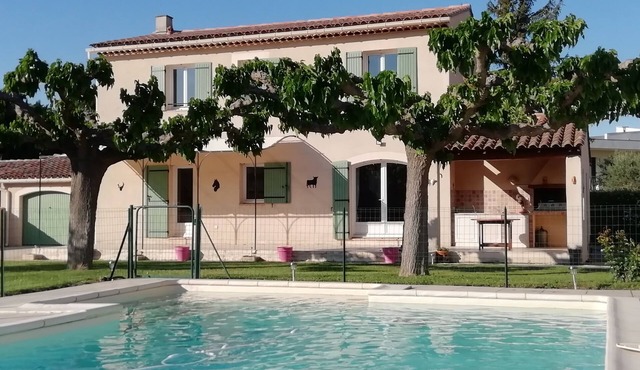 Provencal villa with swimming pool, parking, for 6 to 8 people of 130 M².