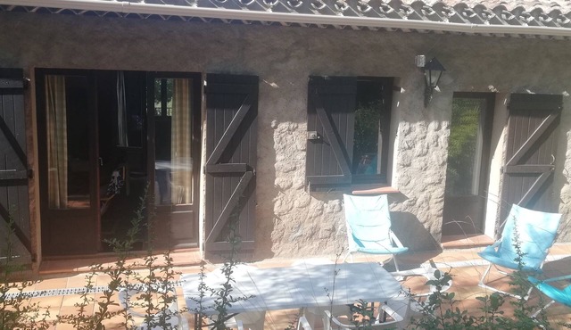 Provencal villa with swimming pool in the heart of nature