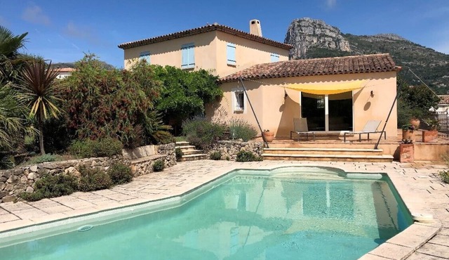 Provencal villa with swimming pool on the heights of Nice with panoramic view