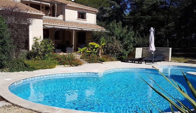 Provencal villa with swimming pool, close to the sea, between Camargue and Cévennes.