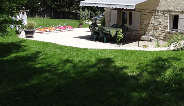 Provence at the foot of Mont Ventoux, gite 1 to 6 people with heated pool