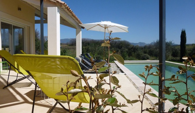 Provence-contemporary air-conditioned villa 6pers-plain pied-vue-private pool-3bed